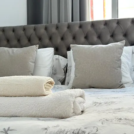 Appartement For - *